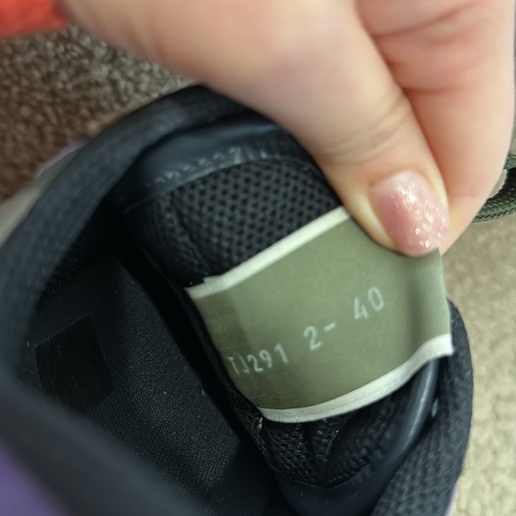 Consigned!!SALE PRICE!! Today only!! Authentic Valentino Garavani Sneakers - Picture 6 of 8